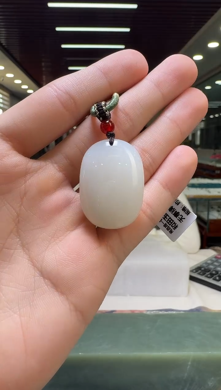 颈饰未镶嵌和田玉水滴吊坠/配绳