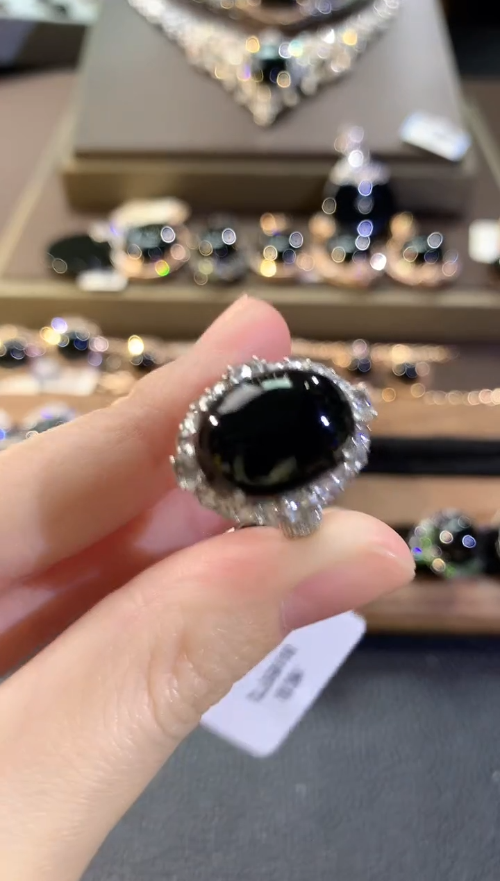 18K金镶嵌戒指翡翠冬日珠宝Q90