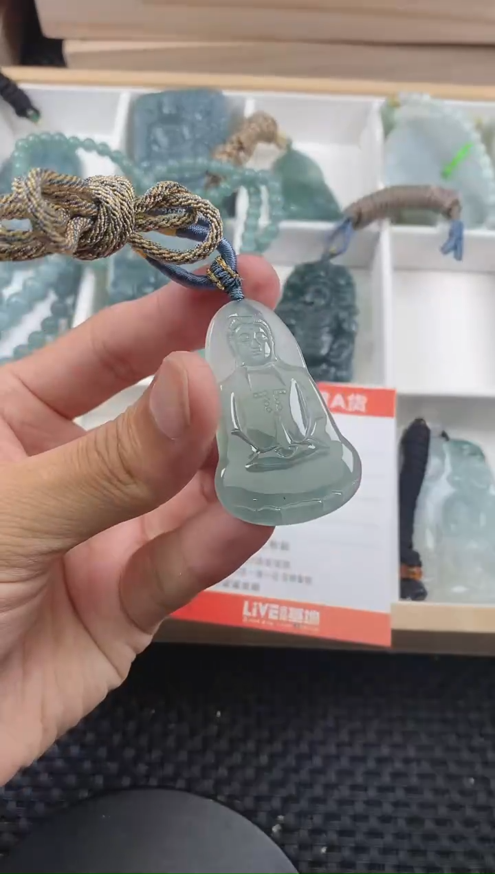 翡翠未镶嵌颈饰 