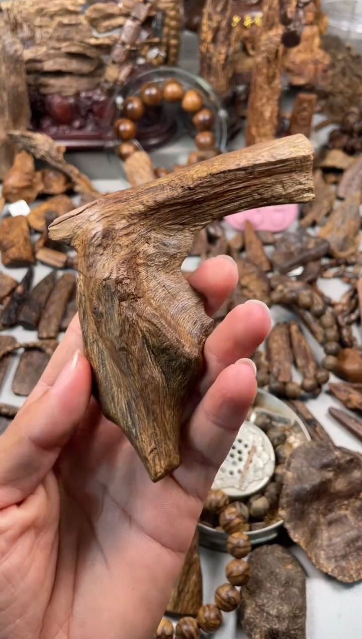 沉香沉香碎屑回****光 加里曼丹 沉香