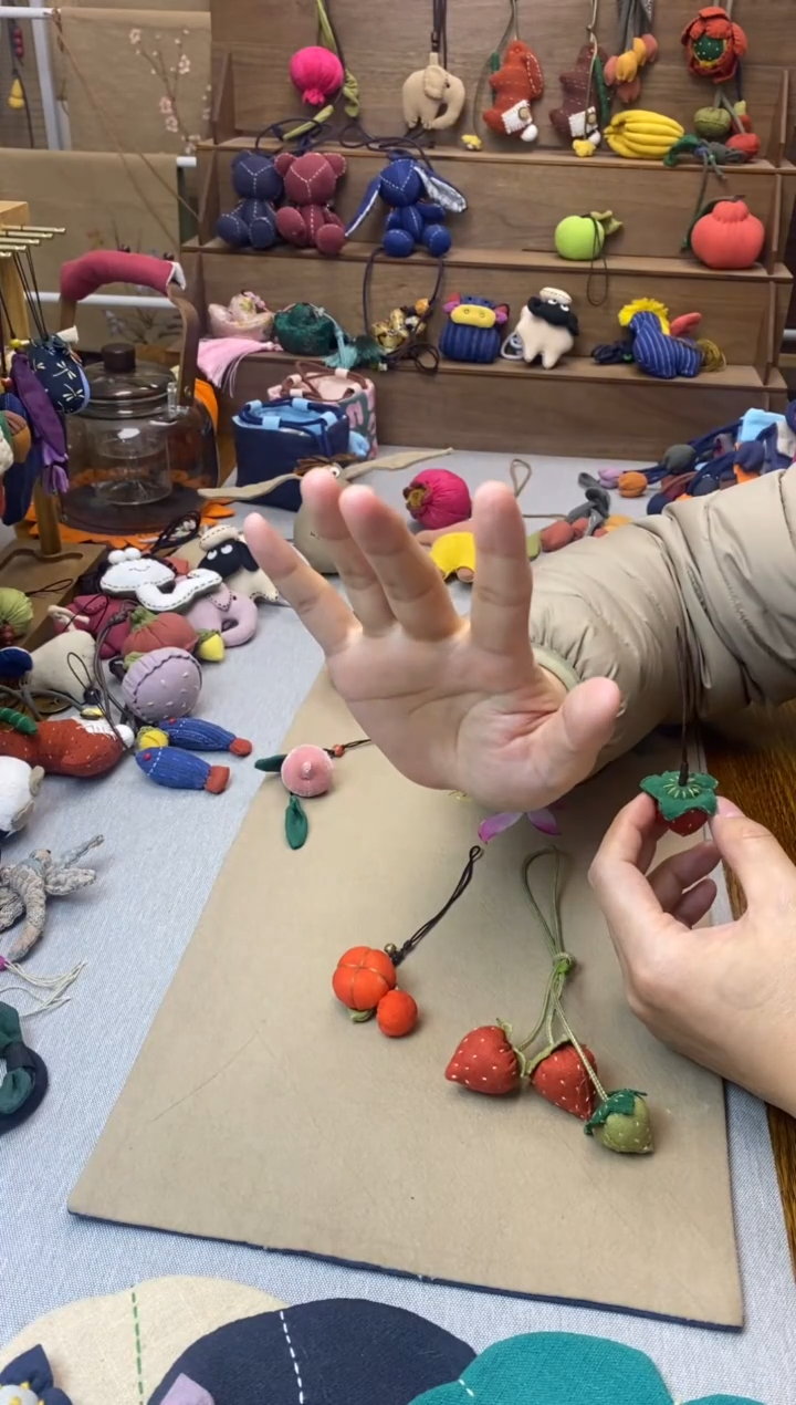 草莓包挂+小柿子手机挂+草莓手机挂