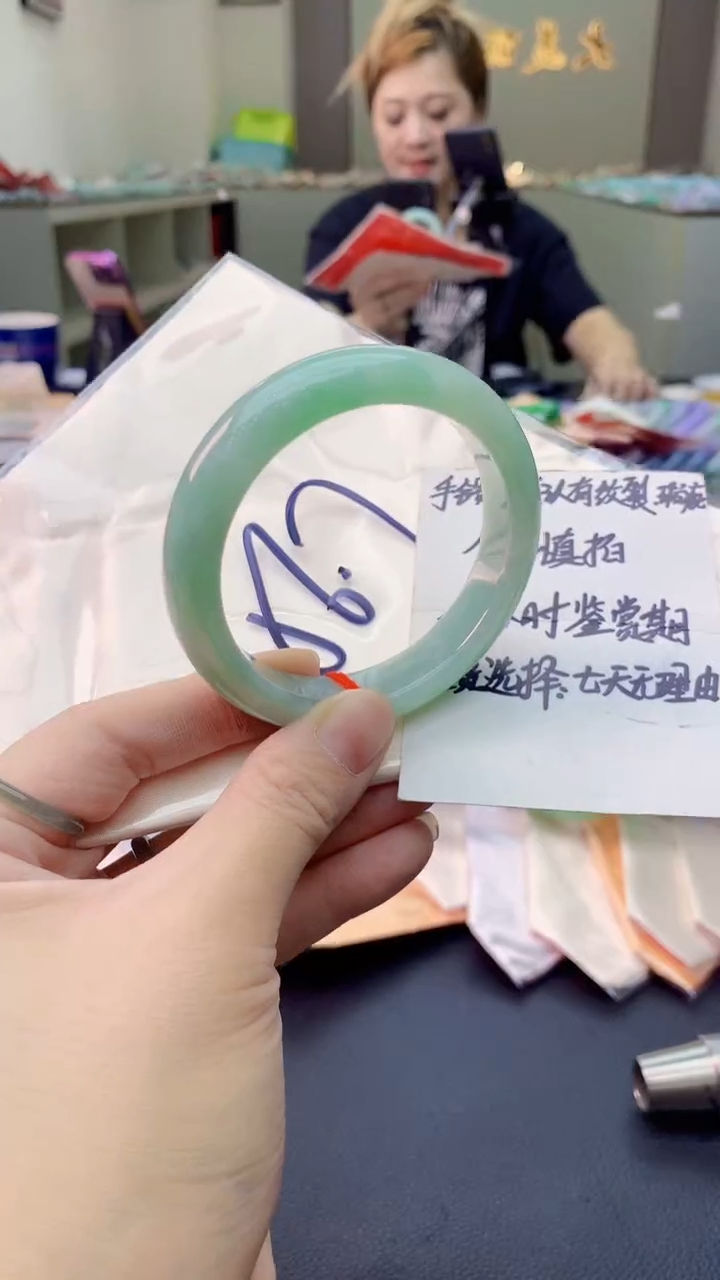 翡翠手镯未镶嵌0130125374