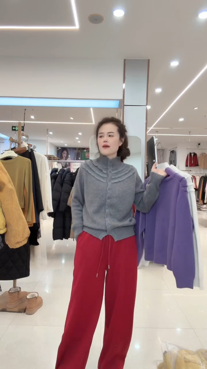 针织上衣加时尚直筒裤