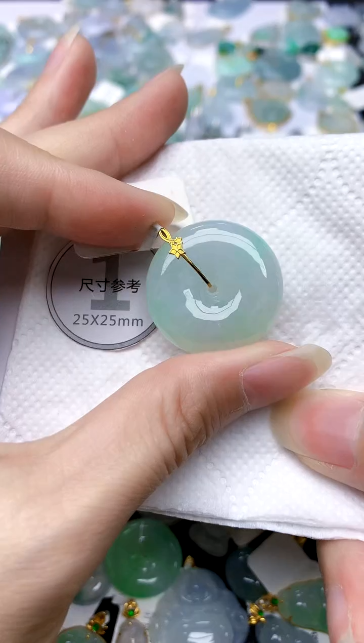 颈饰18K金镶嵌翡翠天然A货翡翠