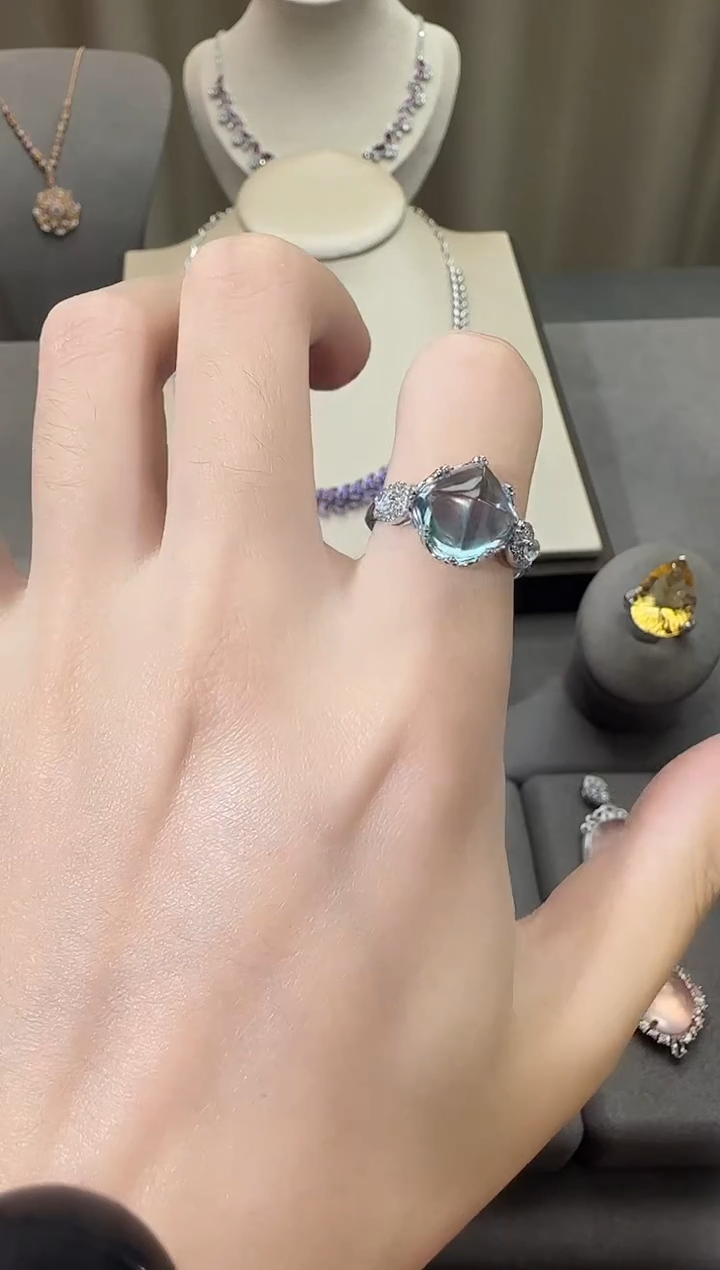 银S925镶嵌戒指托帕石10mm糖塔设计款