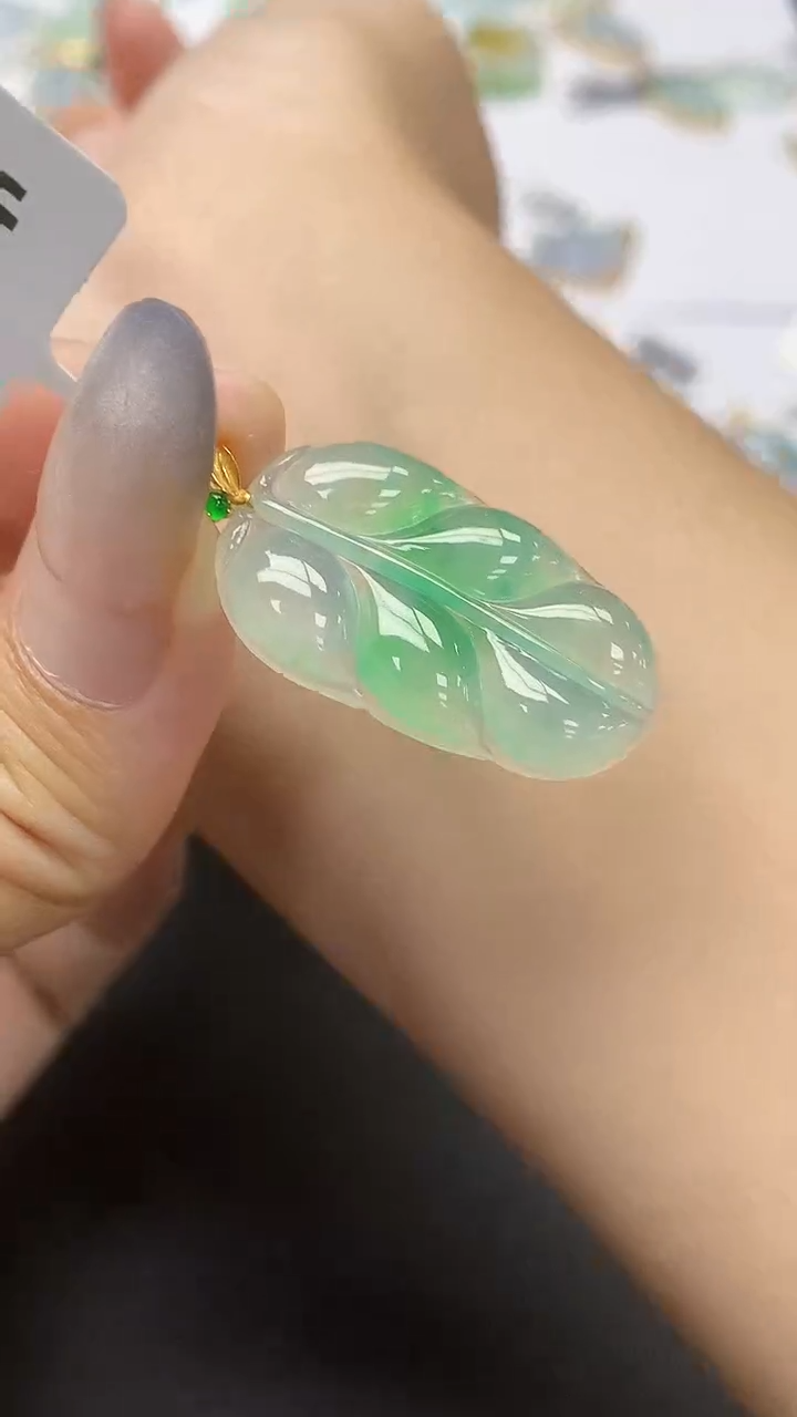 翡翠18K金镶嵌颈饰天然缅甸a货翡翠