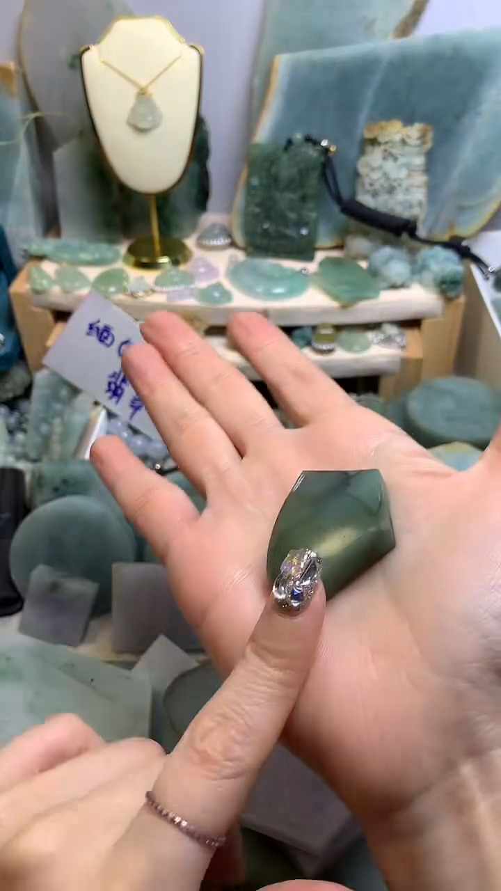 【闪购商品】翡翠挂件未镶嵌缅甸A货翡翠，没有运费险