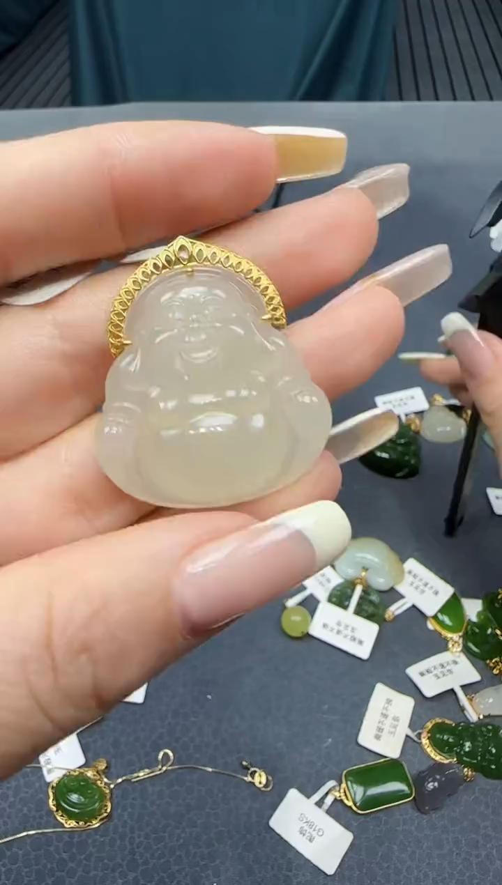 【闪购商品】和田玉挂件18K金镶嵌1