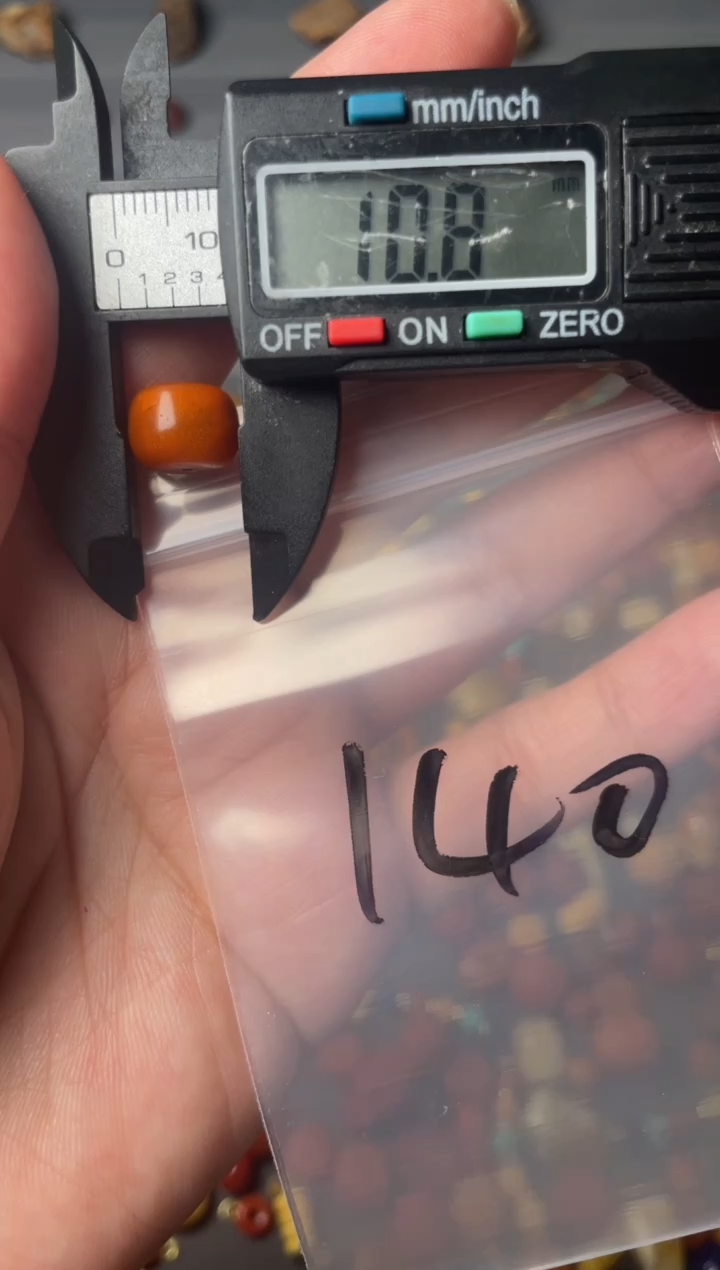 未镶嵌蜜蜡裸石140