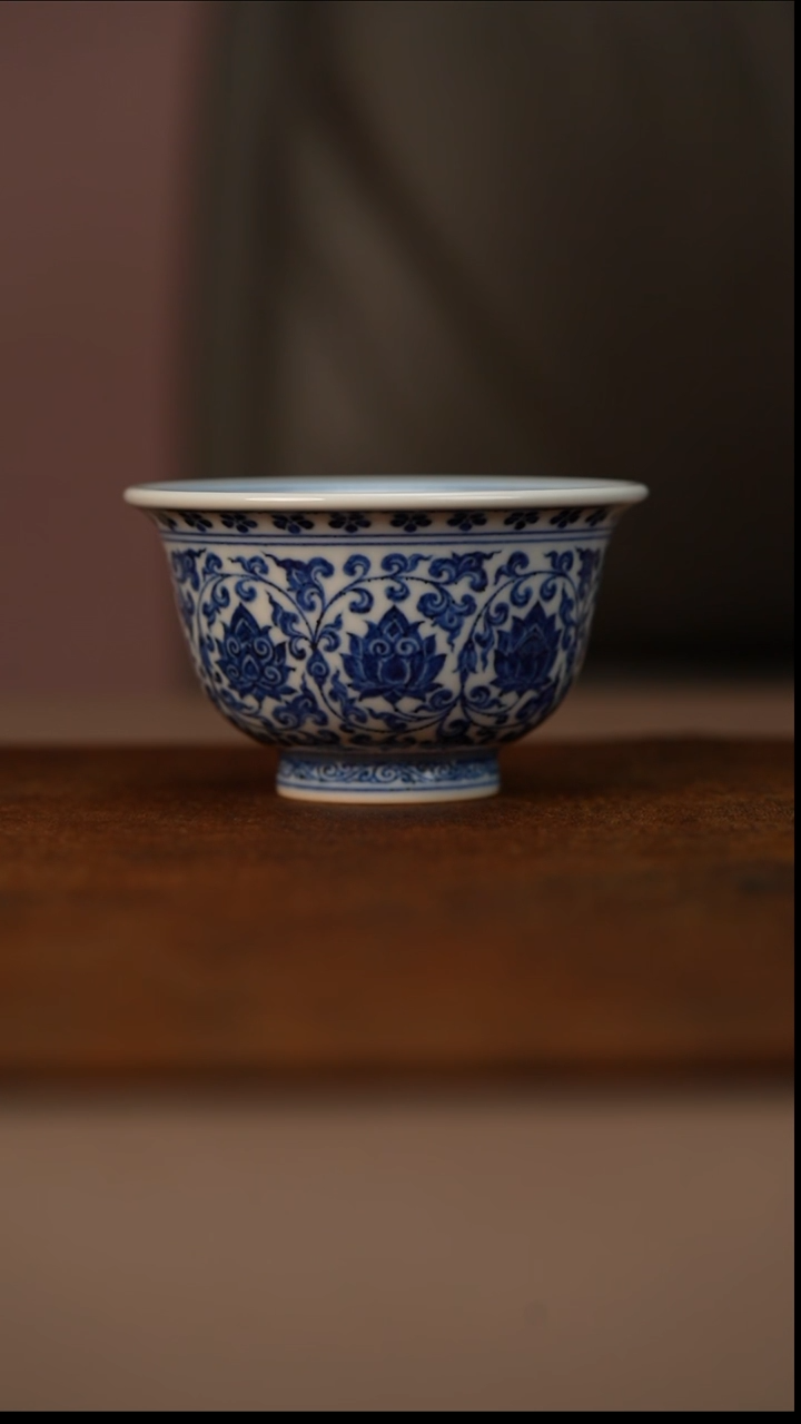 又见春风第七代双狮缠枝莲压手杯