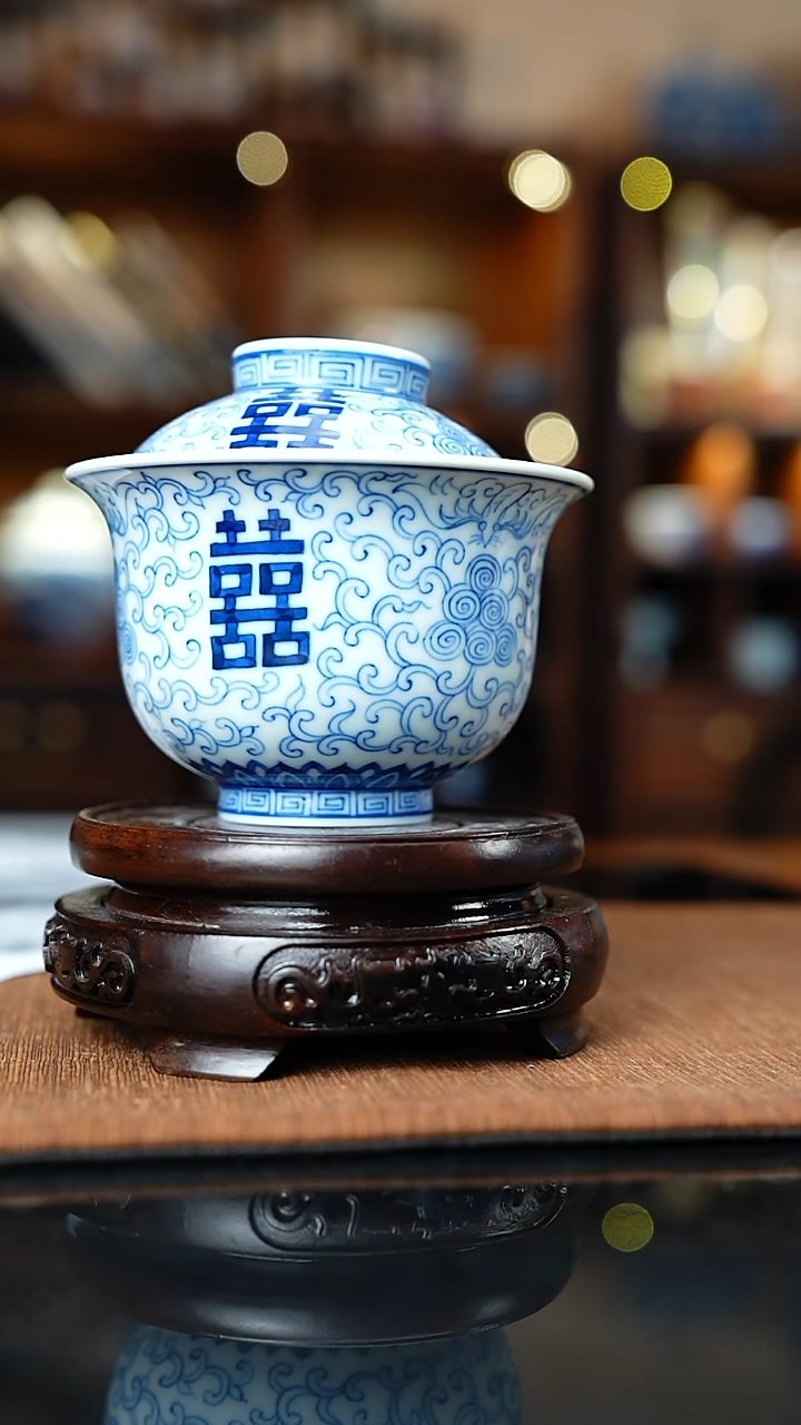 青花}缠枝双喜两才盖碗