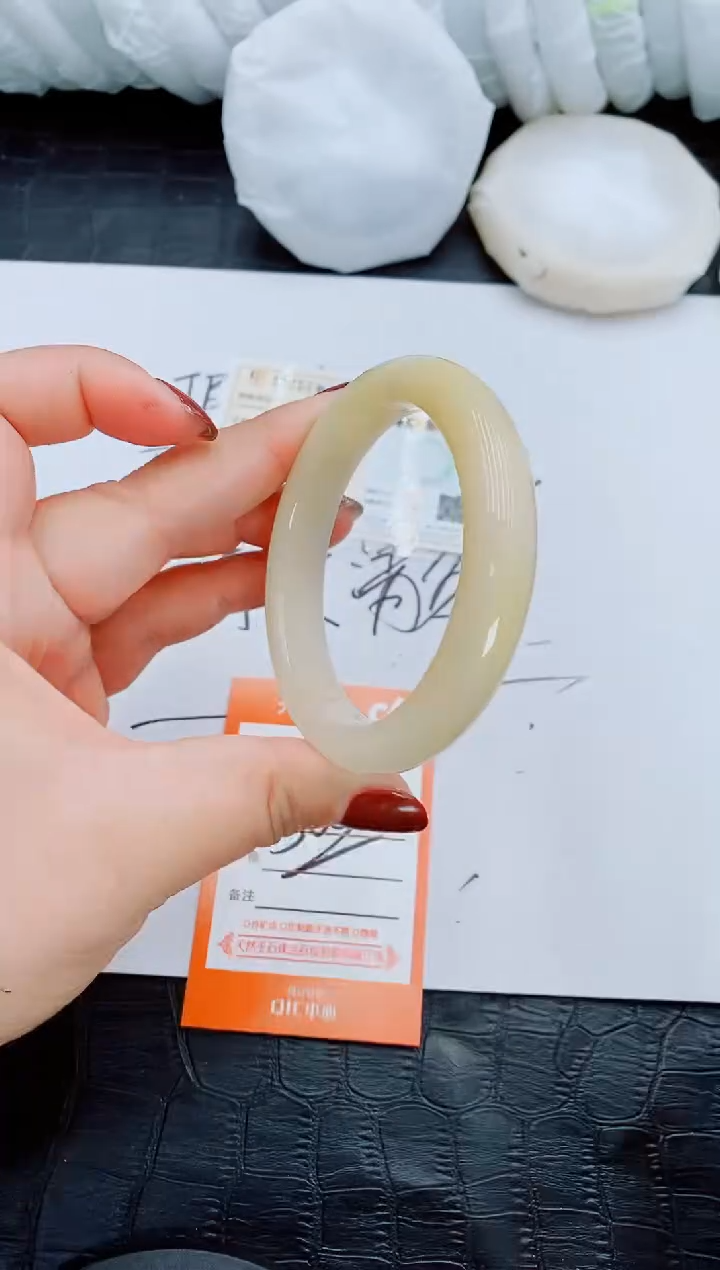 【闪购商品】石英质玉手镯未镶嵌T161-56-57