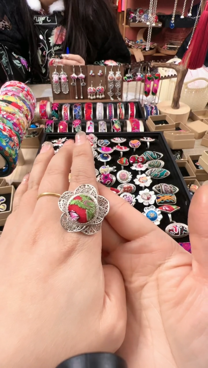 【闪购商品】织绣民族风老绣饰品570