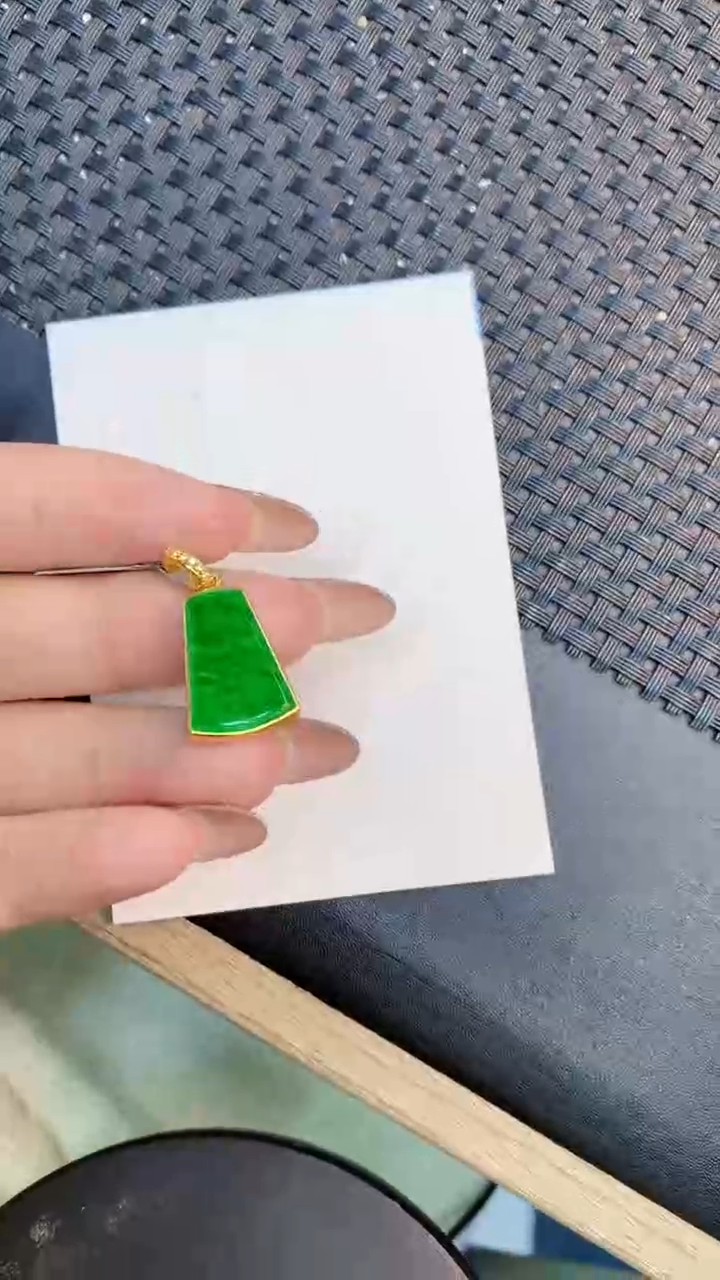 颈饰未镶嵌翡翠1