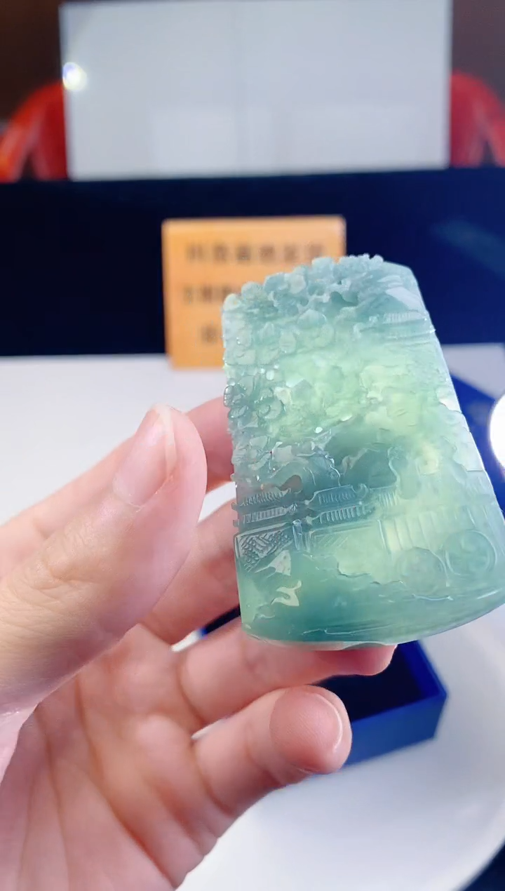 颈饰未镶嵌翡翠 