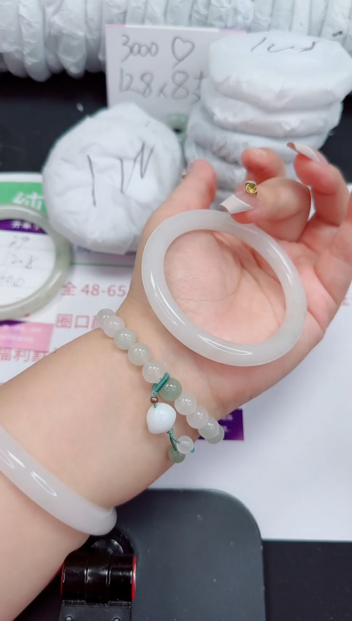 石英质玉手镯未镶嵌40-57/58