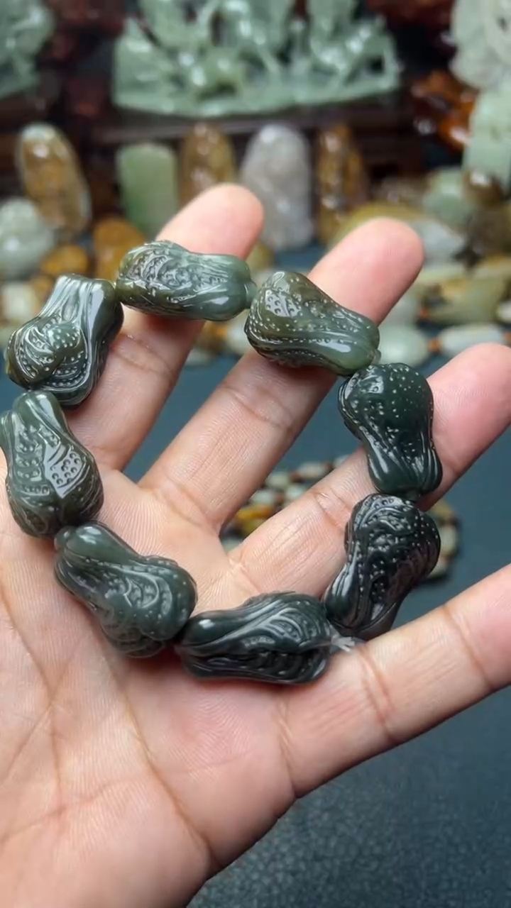 未镶嵌和田玉把件-