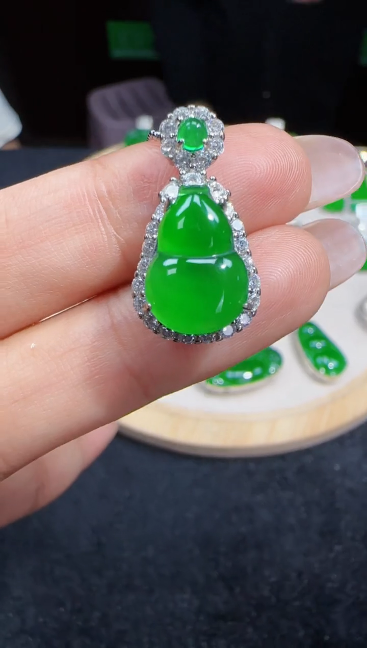 定制翡翠未镶嵌翡翠吊坠9