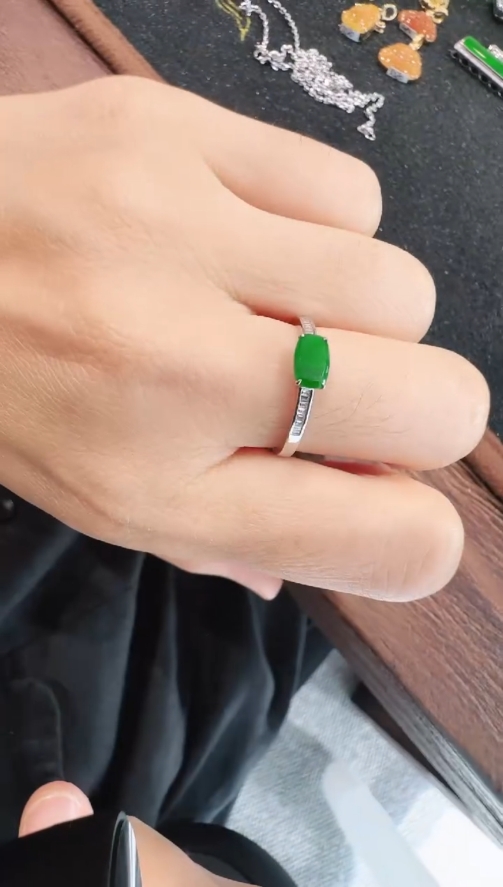 18K金镶嵌戒指翡翠00001900