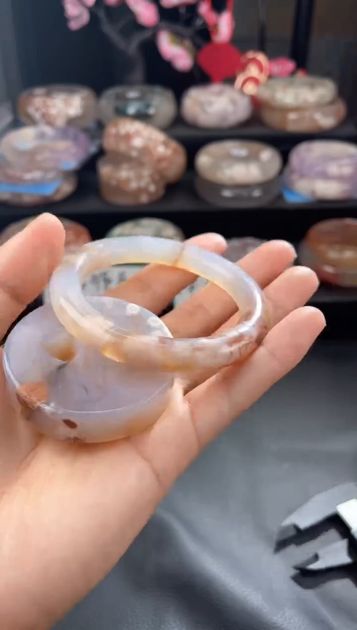 【闪购商品】石英质玉手镯未镶嵌555