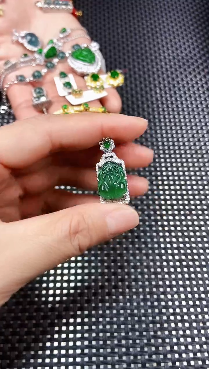 【闪购商品】翡翠吊坠(不含链)未镶嵌111111111