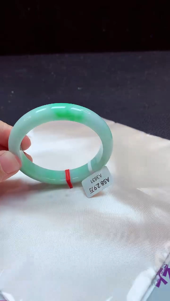 【闪购商品】翡翠手镯未镶嵌镯子58+