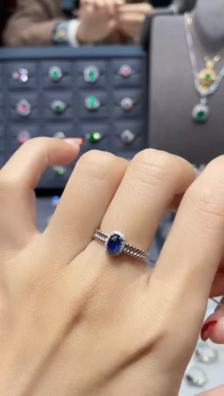 【闪购商品】蓝宝石戒指18K金镶嵌0.68克拉