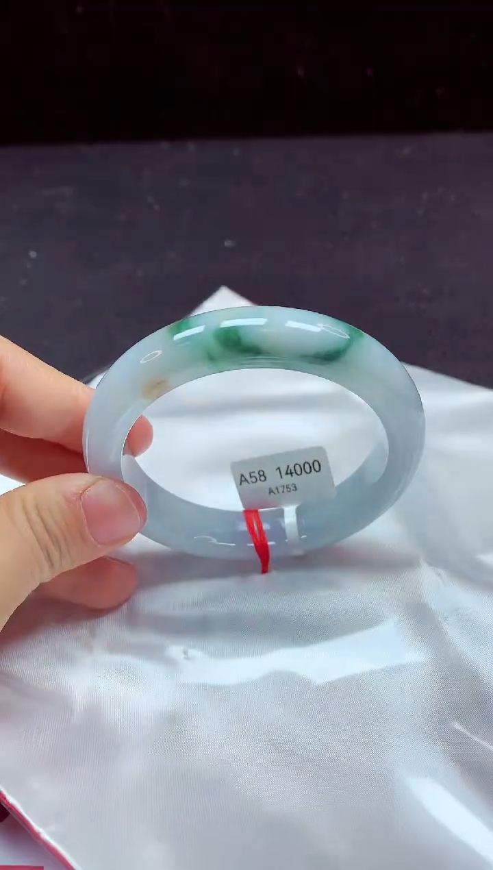 【闪购商品】翡翠手镯未镶嵌镯子58+