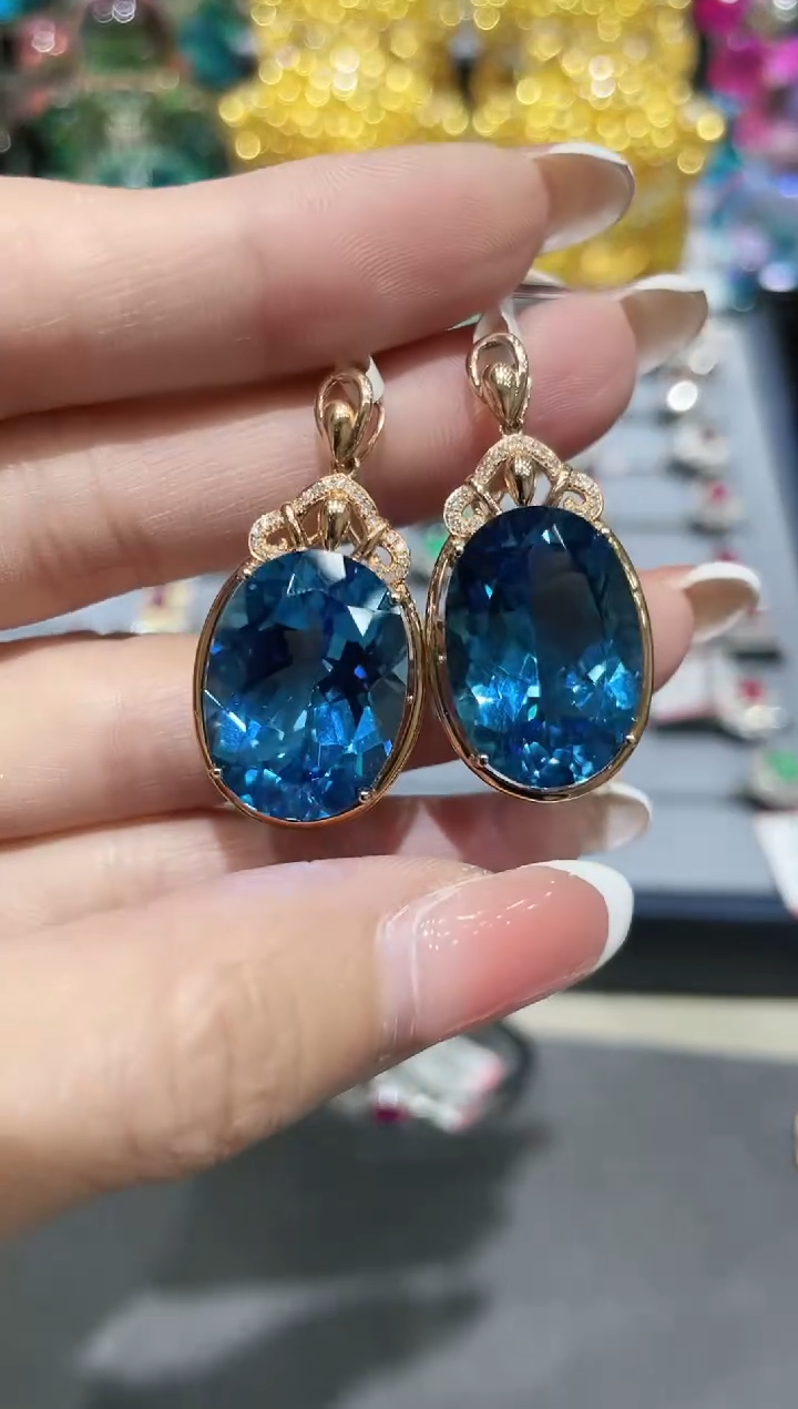 吊坠(不含链)18K金镶嵌托帕石吊坠 多样性发其一