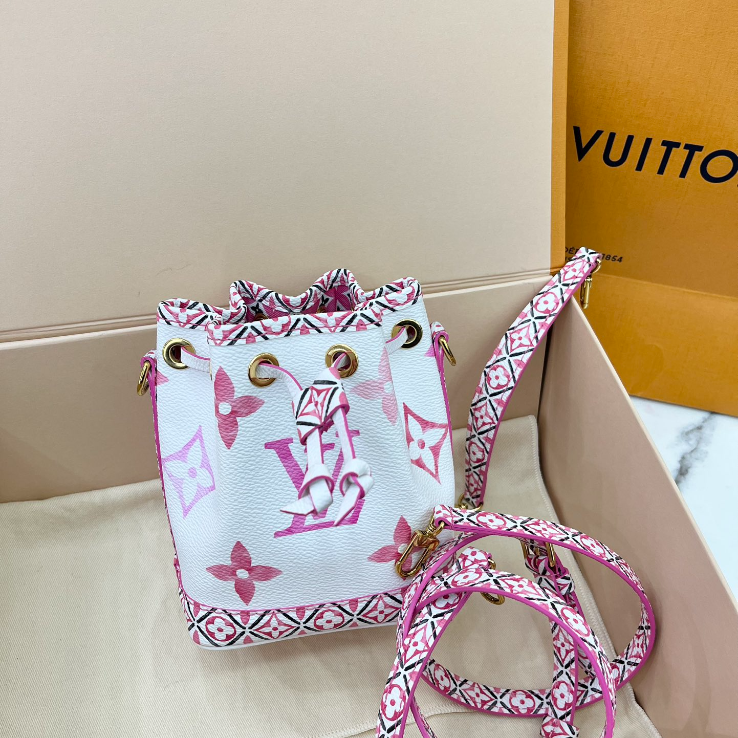 95新 LouisVuitton/路易威登 限定nano noe 粉色渐变水桶 