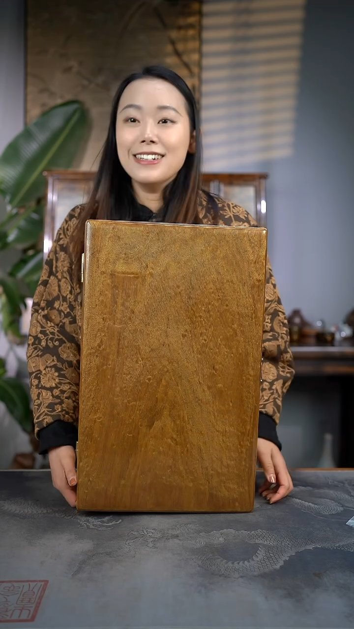 【闪购商品】金丝楠木艺小龙胆精工一木一器收纳箱566