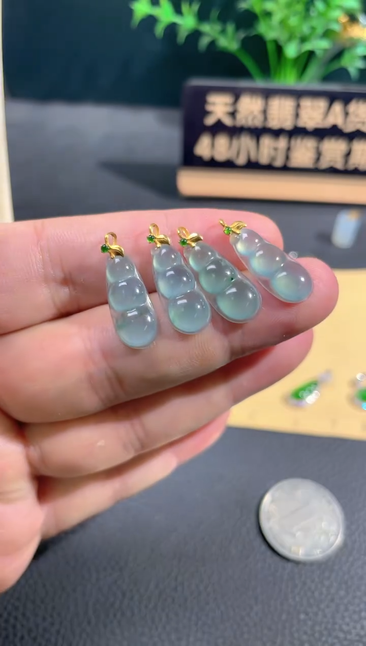 翡翠18K金镶嵌颈饰多样性发一个