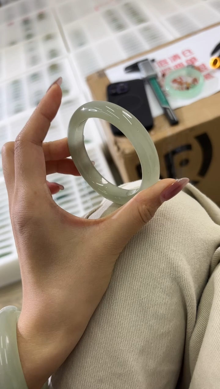 未镶嵌手镯石英质玉196-56D