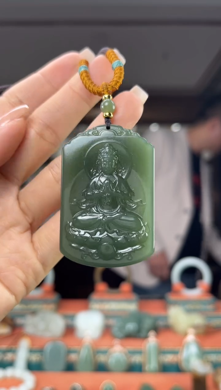 颈饰未镶嵌和田玉佩佩