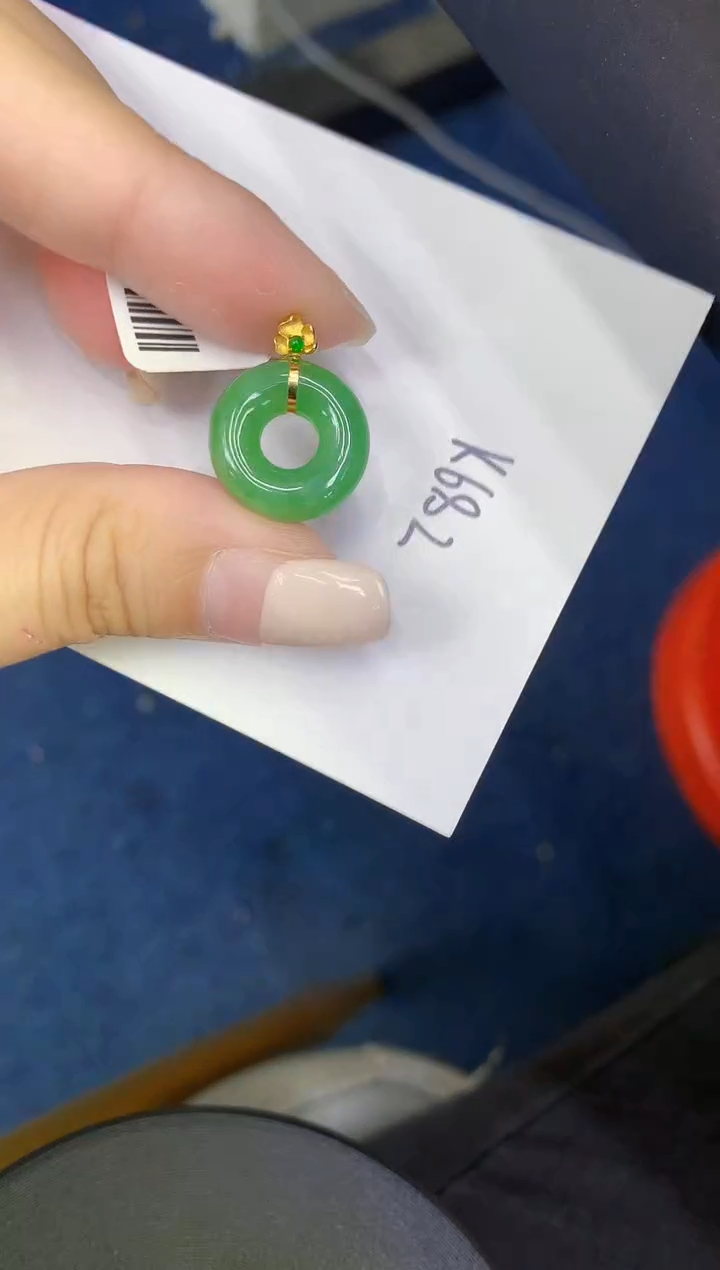 颈饰18K金镶嵌翡翠缅甸天然翡翠A货