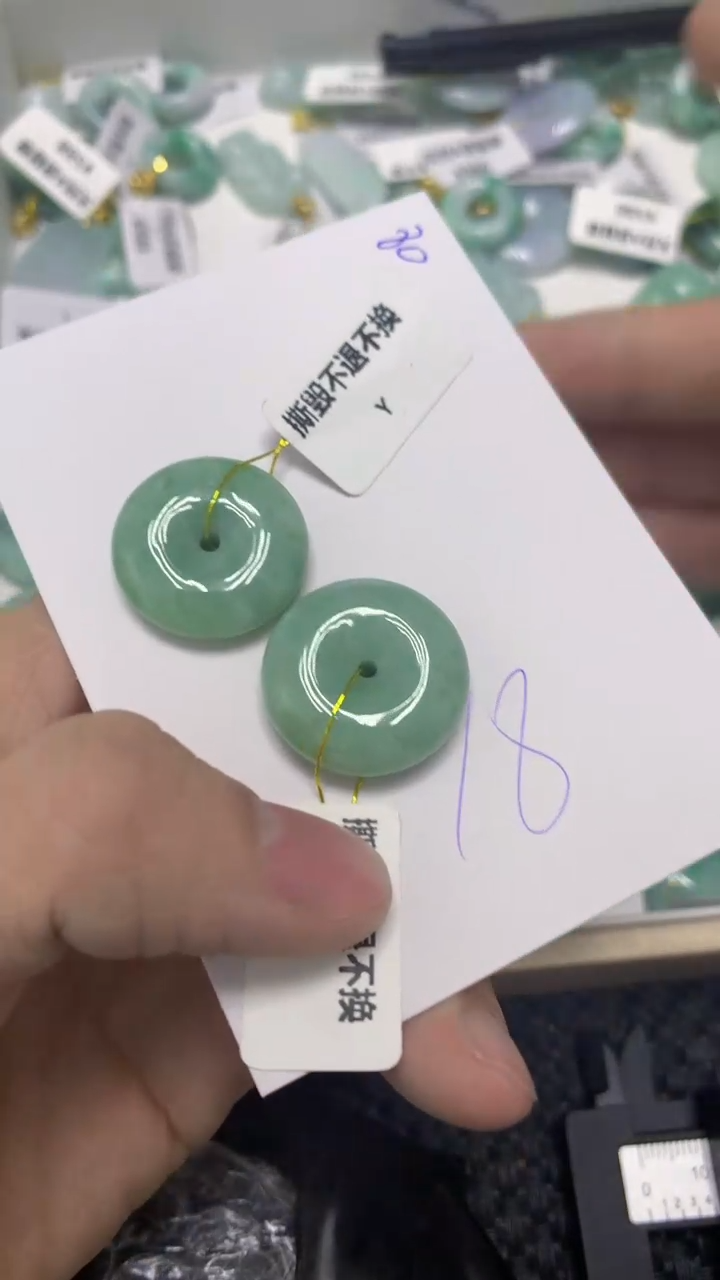 颈饰未镶嵌翡翠缅甸A货翡翠多样性发其一