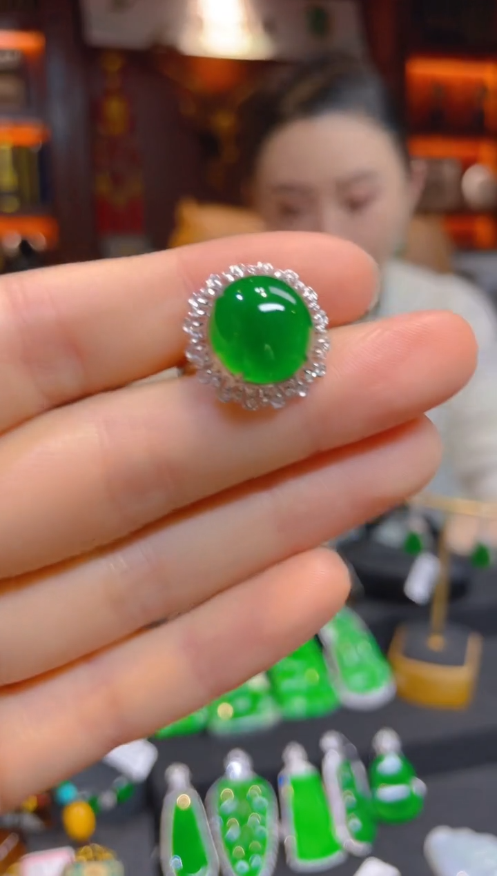 【闪购商品】翡翠戒指18K金镶嵌114303天然A货翡翠蛋面戒指