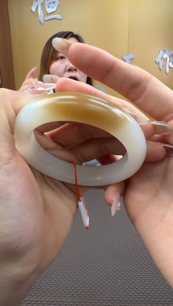 【闪购商品】和田玉手镯未镶嵌57