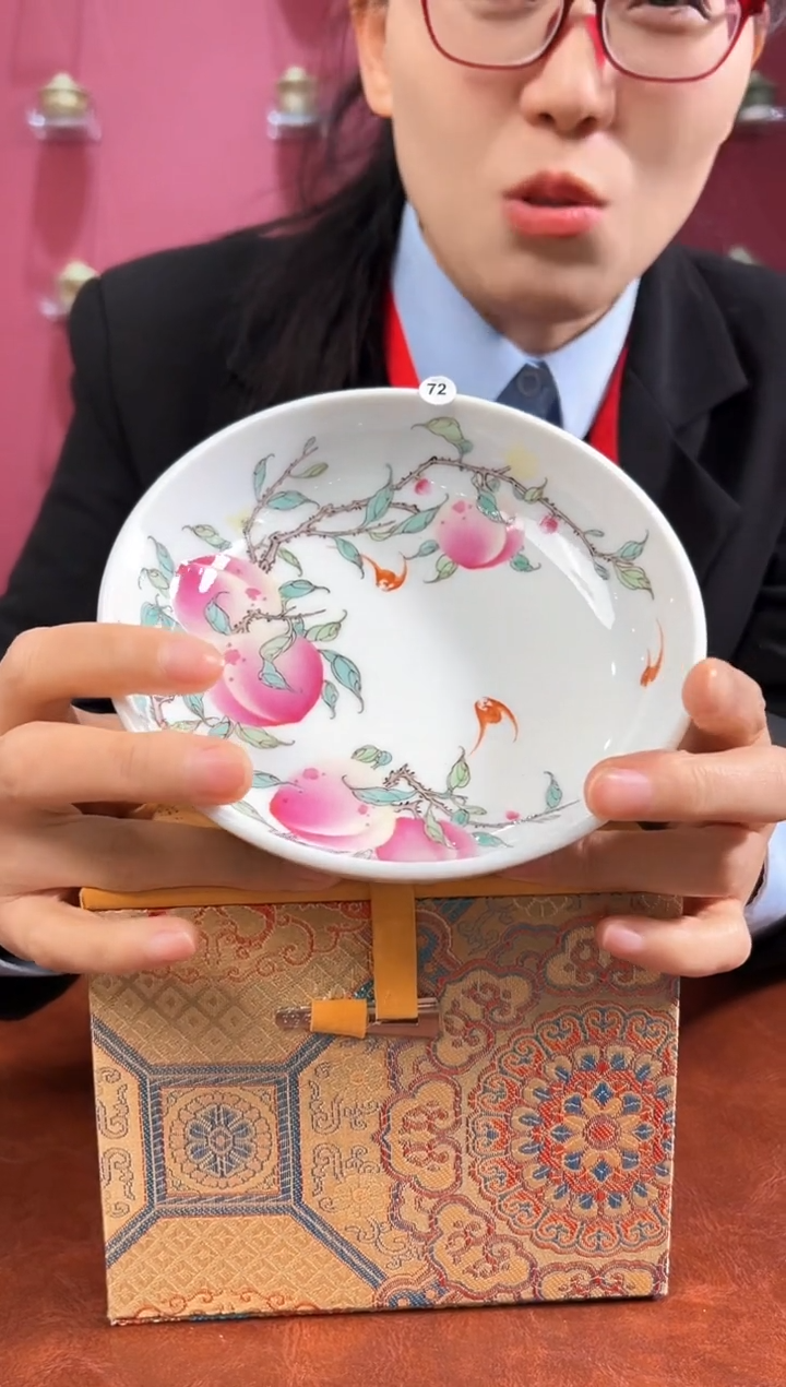 【闪购商品】杯子粉彩寿桃壶承72