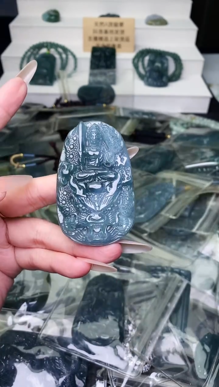 颈饰未镶嵌翡翠 