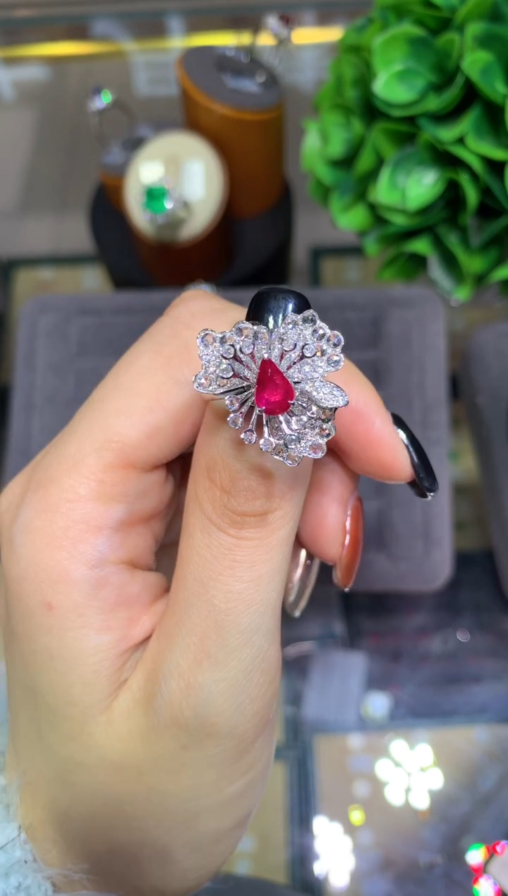 18K金镶嵌戒指红宝石1.05ct