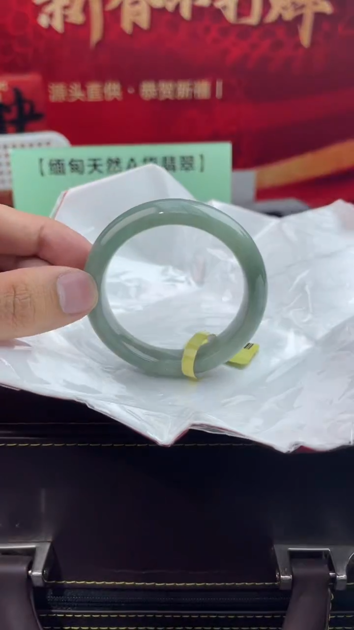 【闪购商品】翡翠手镯未镶嵌18翡翠手镯