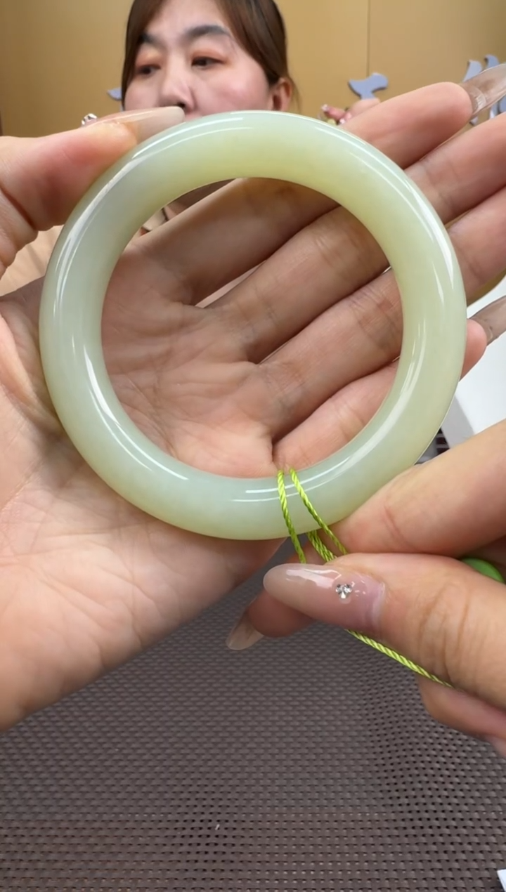 【闪购商品】和田玉手镯未镶嵌59圆条