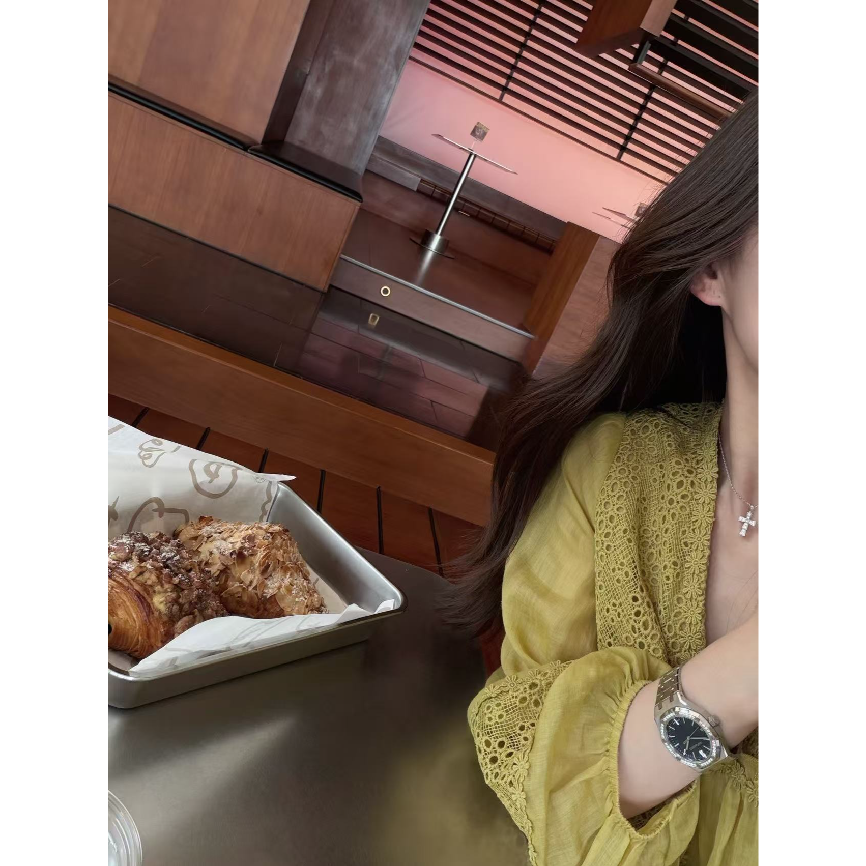 952~浪漫满屋～重工法式镂空刺绣v领100%麻料防晒衬衣上衣女夏