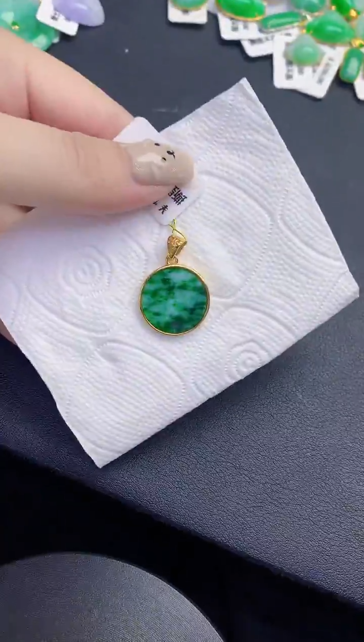 颈饰未镶嵌翡翠缅甸天然翡翠A货