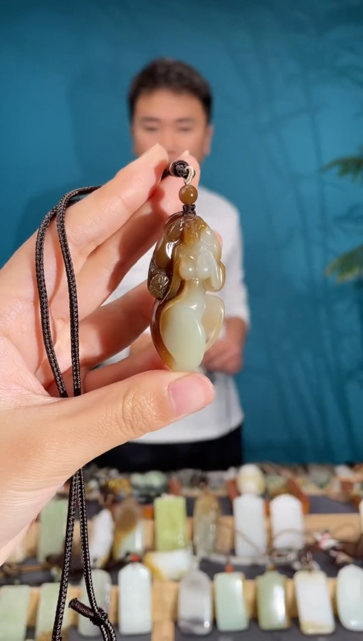 颈饰未镶嵌和田玉1