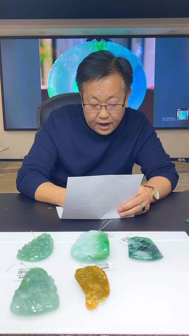 【闪购商品】定制翡翠未镶嵌1084xx-毛货挂件