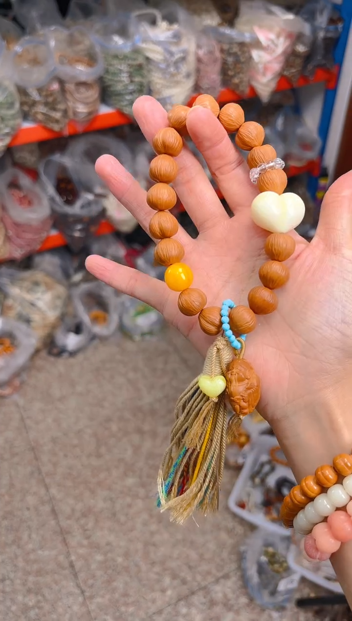 吊坠猴头核桃猴头屁桃新款手持