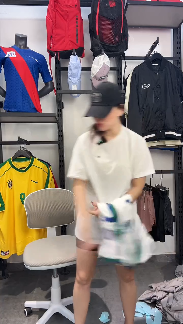 358 ·编码 耐克卫衣服饰过款为准 尺码·