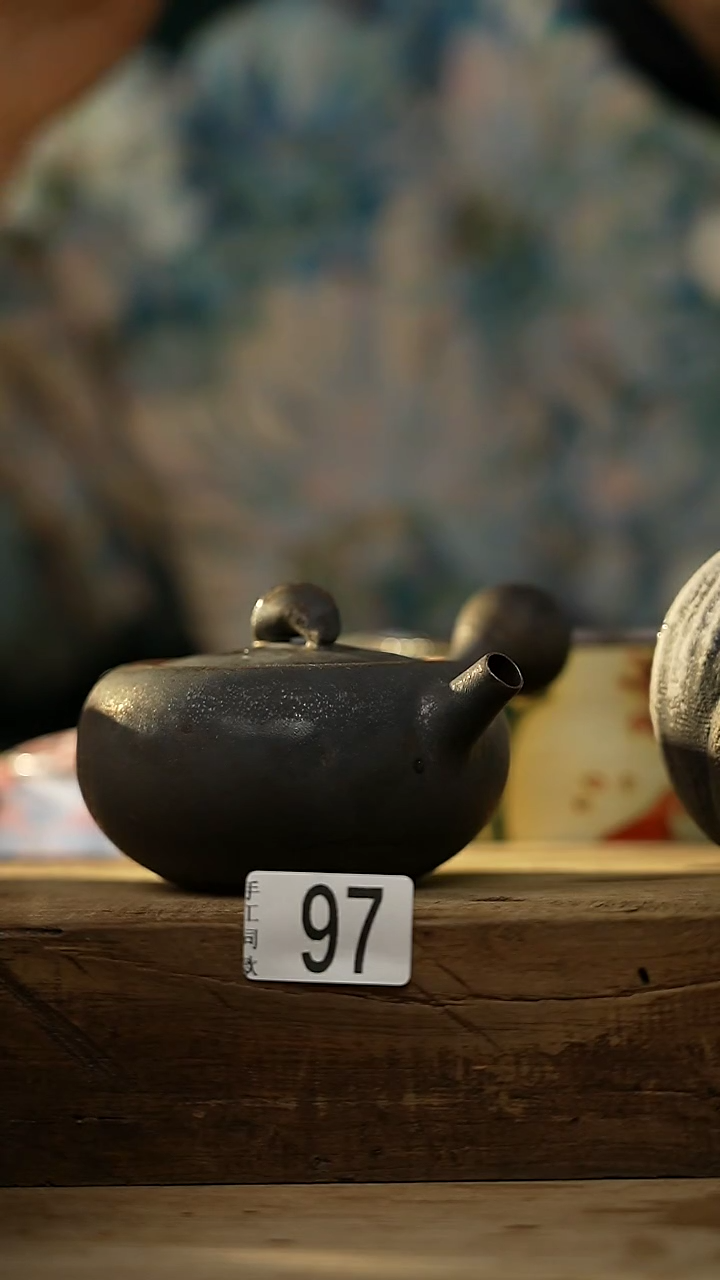 【闪购商品】瓷片设计师款 黑色 侧把壶